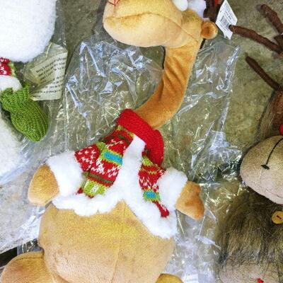 New in Pkgs - Christmas Critters - 14 pieces
