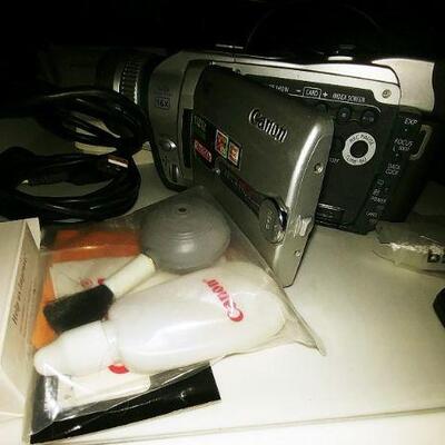 Canon Optura 20 video camera, leather case & Access.