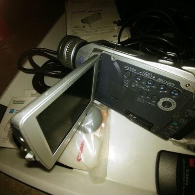 Canon Optura 20 video camera, leather case & Access.