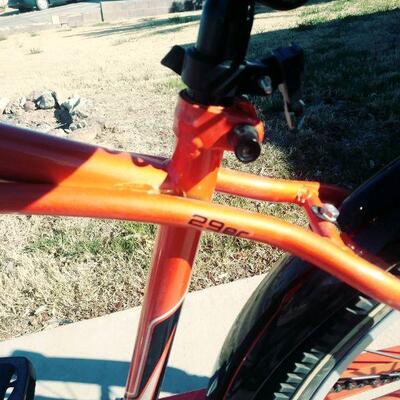 Huffy Millenial 29er Bicycle like New 29" manual brakes