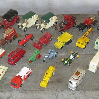 Lot 71 Collection 30+ Vintage Matchbox Lesney Cars Trucks Motorcycle England Case 1960s