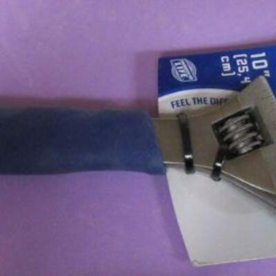 10" Rubbermaid Wrench