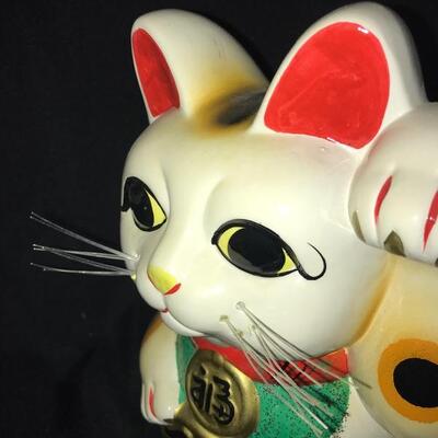 Lot 1:  Japanese Maneki-Neko Ceramic Fortune/Lucky Cat Banks