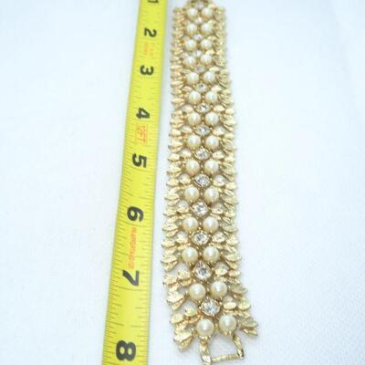 Gorgeous Mid Century Gold Tone, Pearl & Rhinestone Bracelet 