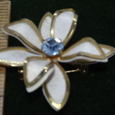 Mid Century Gold & White Rhinestone Flower Pin 
