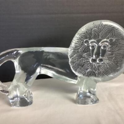 2163 Mid Century Hand Blown Glass Lion Paperweight/Figure