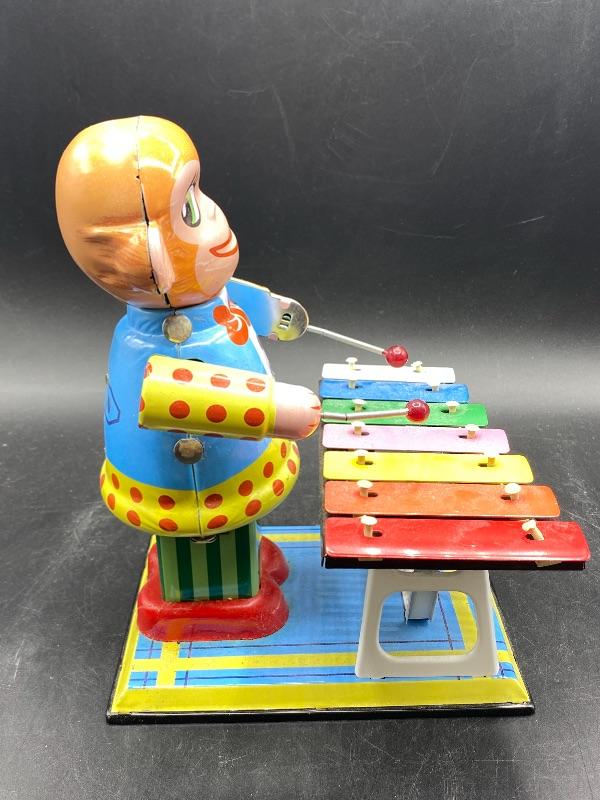 Monkey Playing Xylophone Large Clockwork Wind-Up Tin Toy 