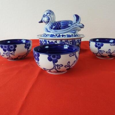 Duck serving bowl