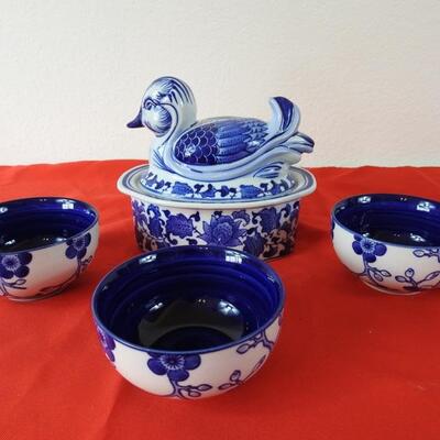 Duck serving bowl