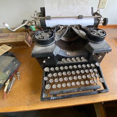 1930s Royal 10 Typewriter