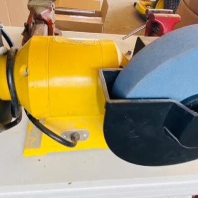 Central Machinery Wet/Dry Grinder