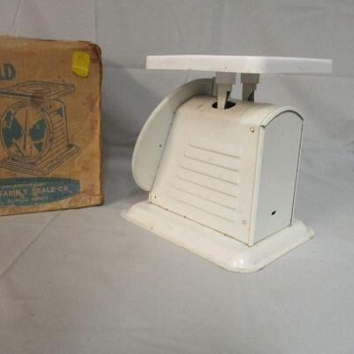 Lot 30 - American Family Household Scale