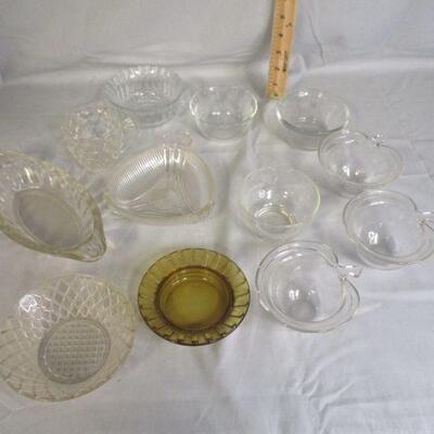 Lot 83 - Collection of Glass Pieces
