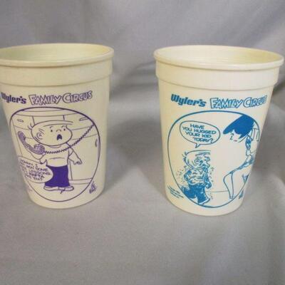 Lot 95 - (9) 1985 Wyler's Family Circus Cups