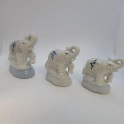 Lot 118 - (3) Elephant Figurines
