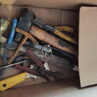 LOT 68 -ASSTD HAND tools - sledge hammer, hammer, snips, pin/keeper wire cutter,, etc.