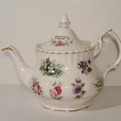 Lot 132: 1984 Royal Albert Flower of the Month Teapot 