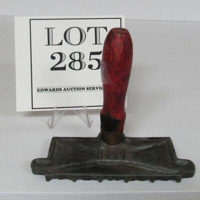Red Handled Press Early American Army Theme 