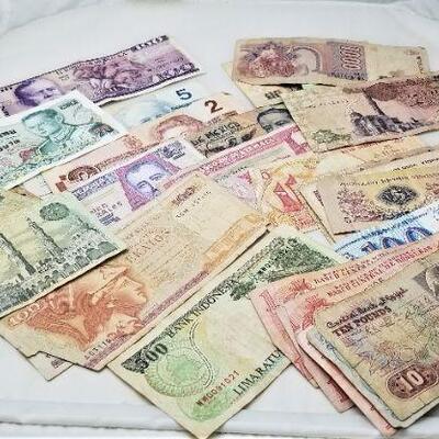 Lot #115  29 pieces of defunct foreign currency - all bills