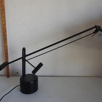 Desk lamp