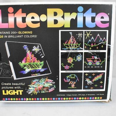 Lite Brite Ultimate Classic: 6 Templates & 200 Colored Pegs. Damaged Box - New
