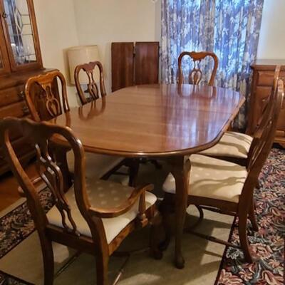 Lot 189: Kincaid Dining Room Table with Six Chairs