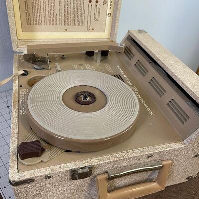 #11  NEWCOMB Portable Record Player 