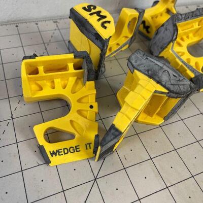 #212  Wedges 6 count For Finish Drywall 