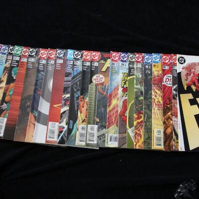 Flash Lot containing 23 issues. (2002,DC)  8.5 VF+