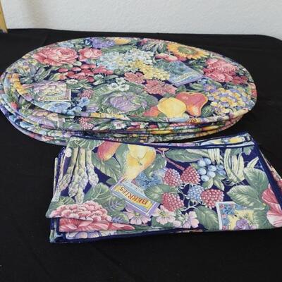 Placemats & napkins