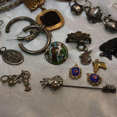 Vintage jewelry, baubles & bits lot 