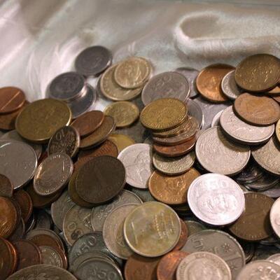 Lot 2 mixed vintage foreign coins 