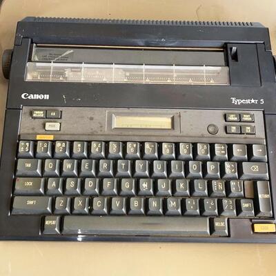 Lot 160 Vintage Canon Tyestar 5 Personal Typewriter  Battery Operated