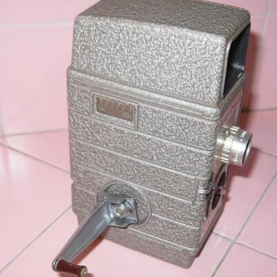 Lot 165 Vintage Bell & Howell 22 Movie Camera 8mm Case & Lenses