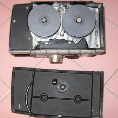 Lot 165 Vintage Bell & Howell 22 Movie Camera 8mm Case & Lenses