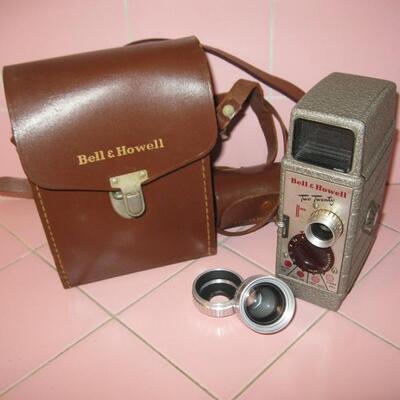 Lot 165 Vintage Bell & Howell 22 Movie Camera 8mm Case & Lenses