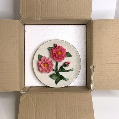 Capodimonte 3 D  Pink Roses Plate - New In Box 