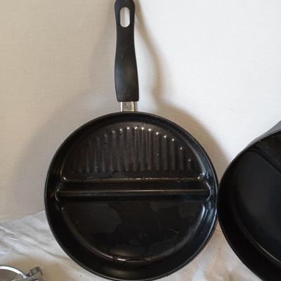 ANIMAL & OMLETTE PANS-TORTILLA PRESS AND COOKING UTENSIL REST