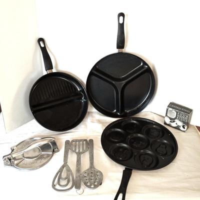 ANIMAL & OMLETTE PANS-TORTILLA PRESS AND COOKING UTENSIL REST