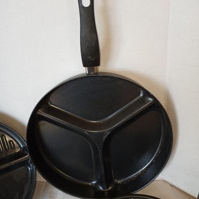 ANIMAL & OMLETTE PANS-TORTILLA PRESS AND COOKING UTENSIL REST