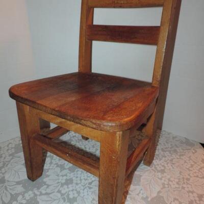 VINTAGE WOODEN CHILD CHAIRS