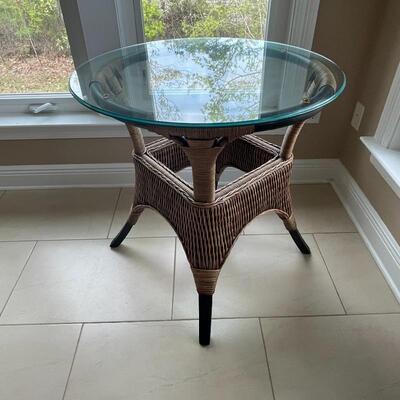 Rattan and Glass End Table - Excellent