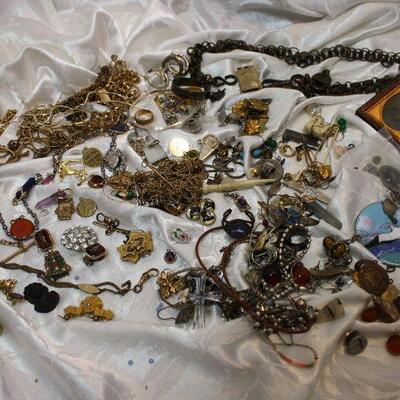 Mixed vintage jewelry & bits lot - Gold fill, Victorian, watch chains, charms, crafts and wear. Daguerrotype