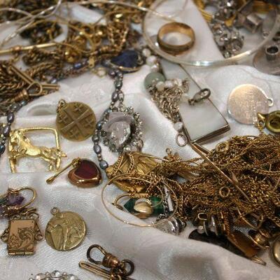 Mixed vintage jewelry & bits lot - Gold fill, Victorian, watch chains, charms, crafts and wear. Daguerrotype