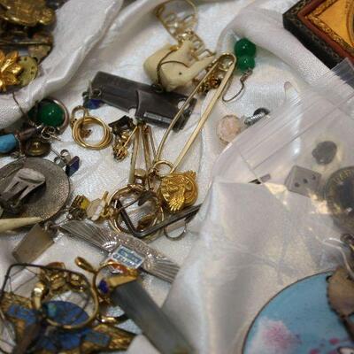 Mixed vintage jewelry & bits lot - Gold fill, Victorian, watch chains, charms, crafts and wear. Daguerrotype