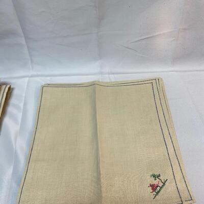 Vintage Asian Inspired Pagoda Embroidered Table Cloth & Linen Napkin Set