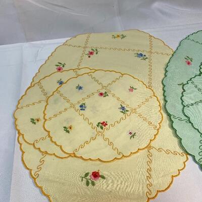 Set of 3 Vintage Embroidered Doily Place Mats Table Protector Sets