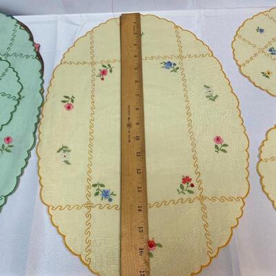 Set of 3 Vintage Embroidered Doily Place Mats Table Protector Sets