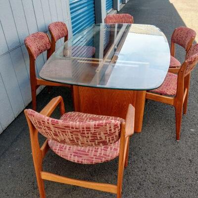 Lot #17  Set of 6 Modern CHAIRS