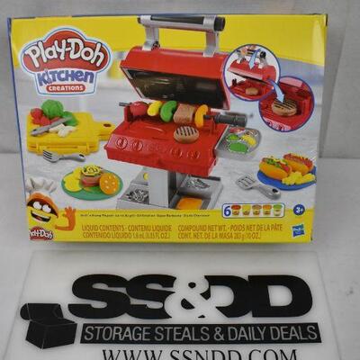 Play-Doh Kitchen Creations Grill 'n Stamp Playset. Missing 2 forks & 1 plate